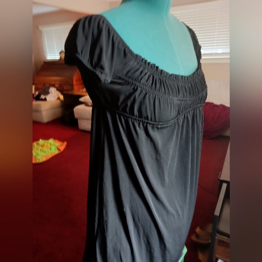 Muse, size 8, black, loose fitting smocked top